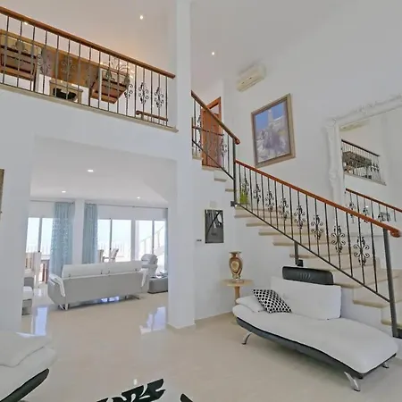 Athena With Private Heated Pool And Sea Views 别墅