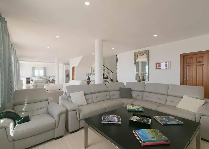 Villa Athena With Private Heated Pool And Sea Views *