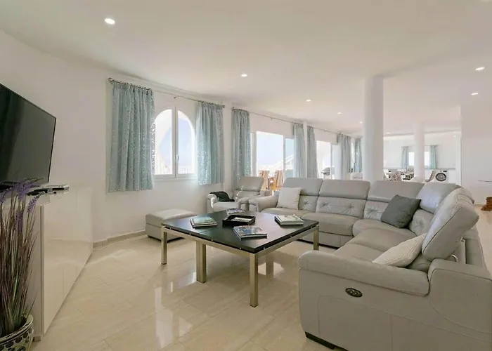 Villa Athena With Private Heated Pool And Sea Views *