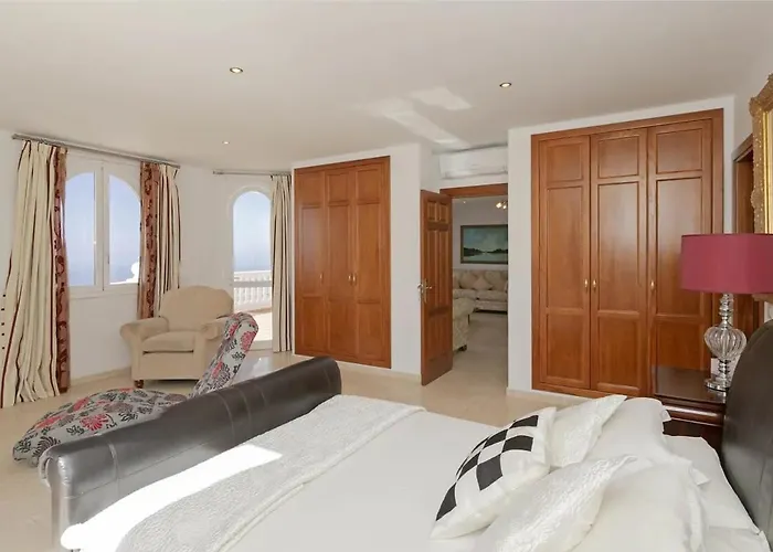 Villa Athena With Private Heated Pool And Sea Views *